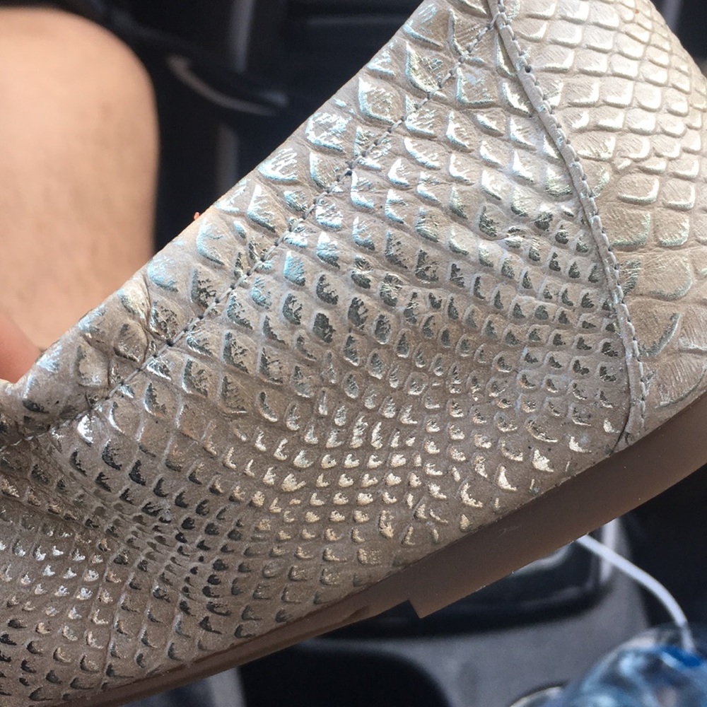 Michael Korda Gold Flats - Picture 3 of 13